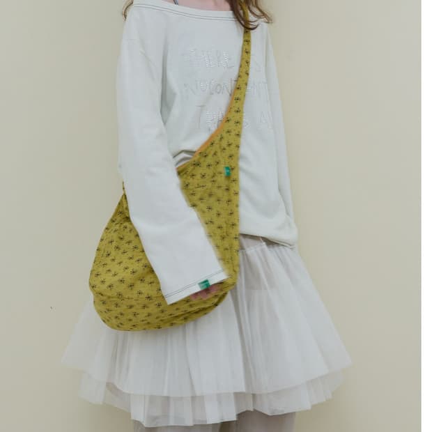 노컨텐츠 플라워 크로스백