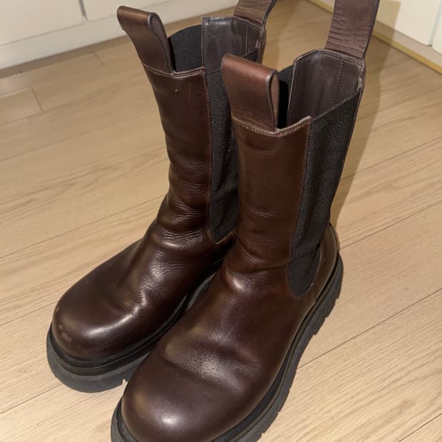 보테가베네타 타이어 부츠 