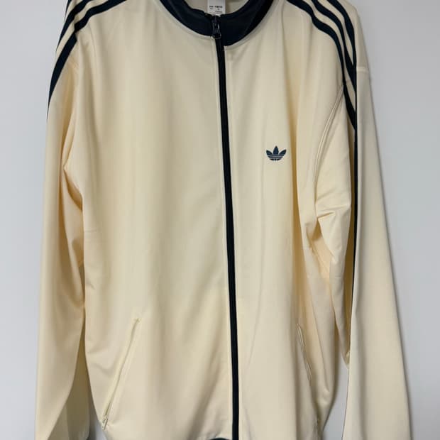 아디다스 BB트랙탑 크림 화이트 m사이즈