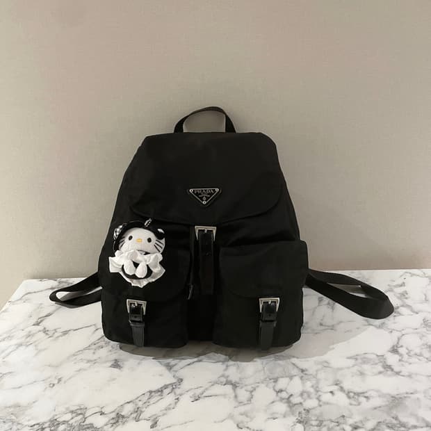 정품 프라다 백팩 미듐 사이즈 