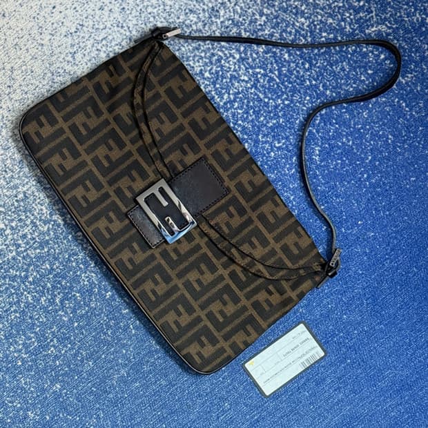 FENDI 펜디 주카 더블 플랩 숄더백