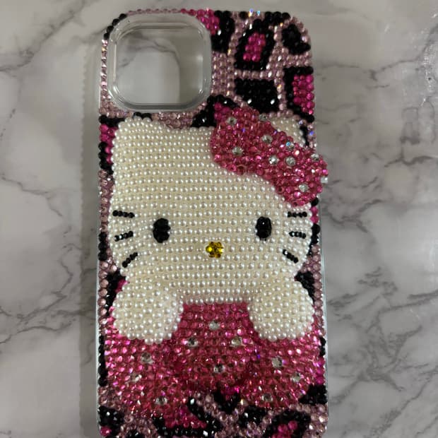 헬로키티 큐빅 폰케이스 아이폰 15