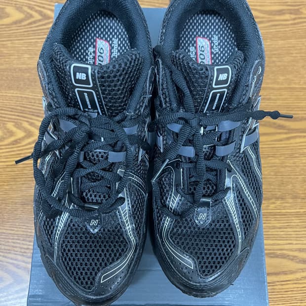 뉴발란스 1906R 블랙 실버 메탈릭