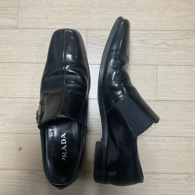 프라다 버클 로퍼