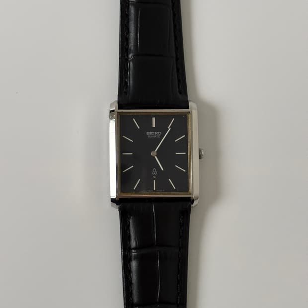 1980s Chariot Navy Dial Tank Quartz