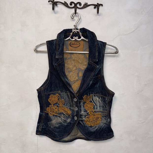 Washing denim floral embroidered vest
