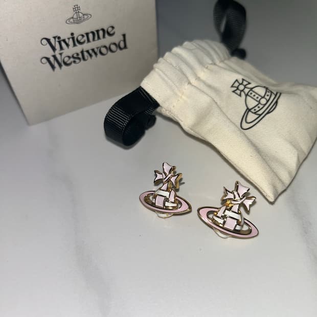 비비안웨스트우드 핑크 귀걸이
