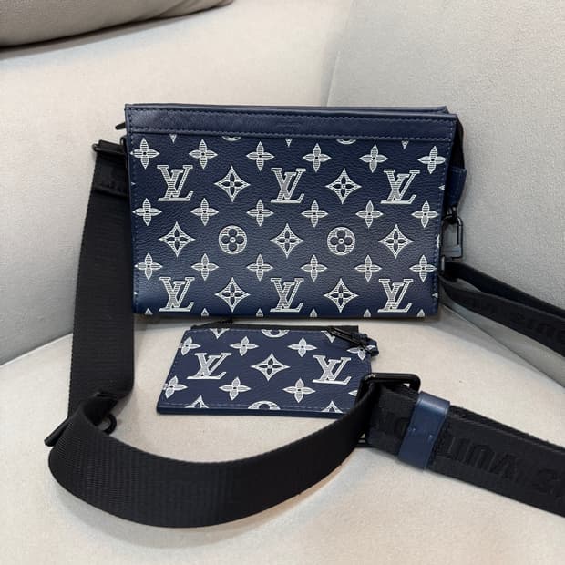 루이비통 모노그램 가스통 섀도우 웨어러블 크로스백 