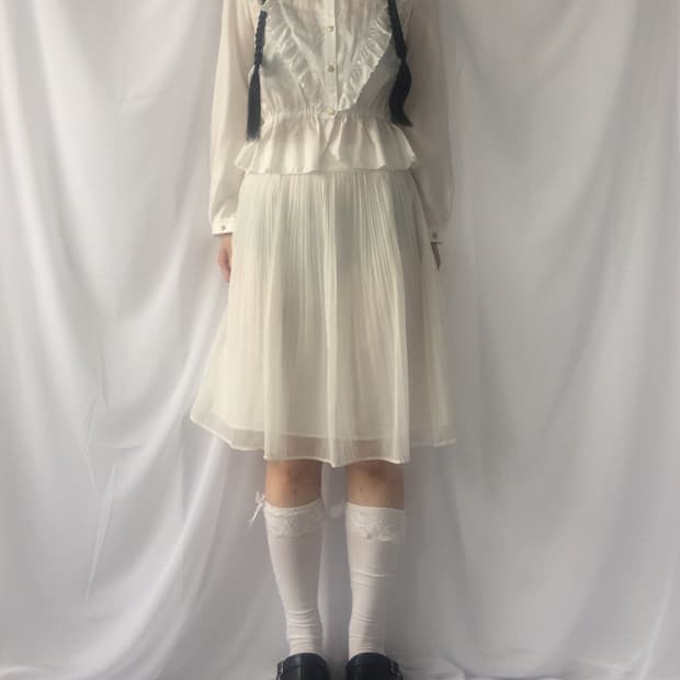 Dot pattern frill blouse