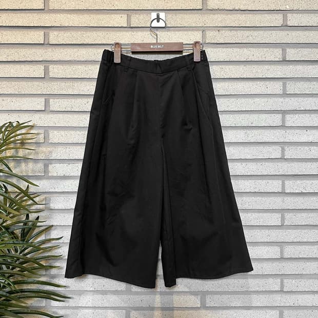 HARE 하레 투턱 와이드 버뮤다 팬츠 사이드지퍼 디테일 블랙