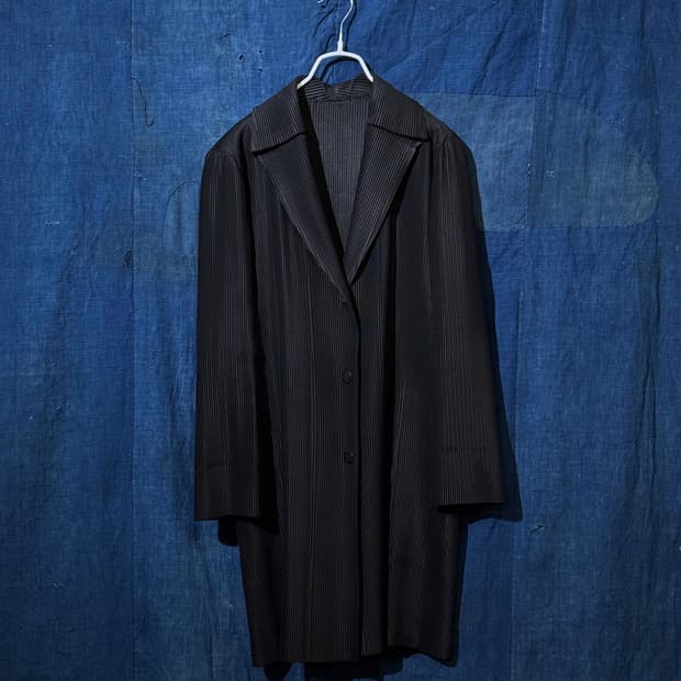 55 ) ISSEY MIYAKE Triacetate Pleats Coat