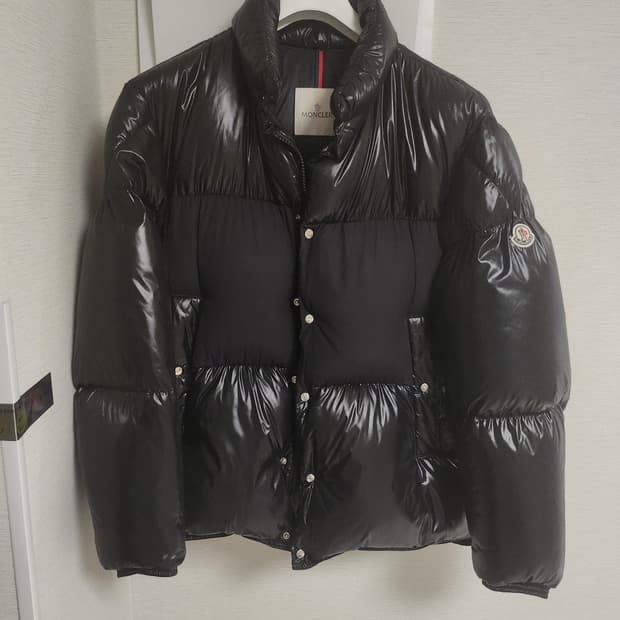 몽클레어 에이나드 Aynard 유광패딩 4사이즈 (박재범착용) 