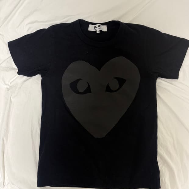 꼼데가르송 블랙 하트 반팔티
