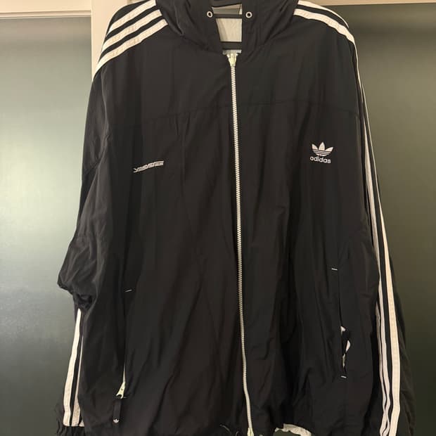 Yeseyesee adidas 콜라보 리버시블 자켓