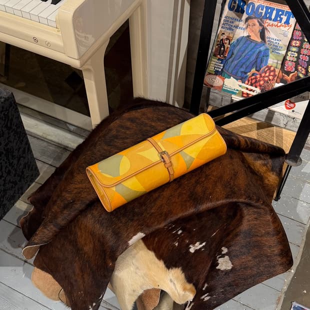 루이비통 옐로우 모노그램 베르니 클러치