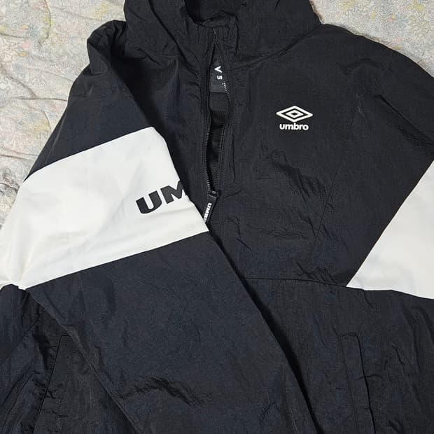 엄브로 반집업 바람막이