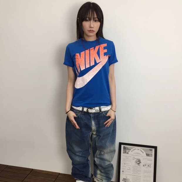 Nike Big Swoosh Graphic Tee