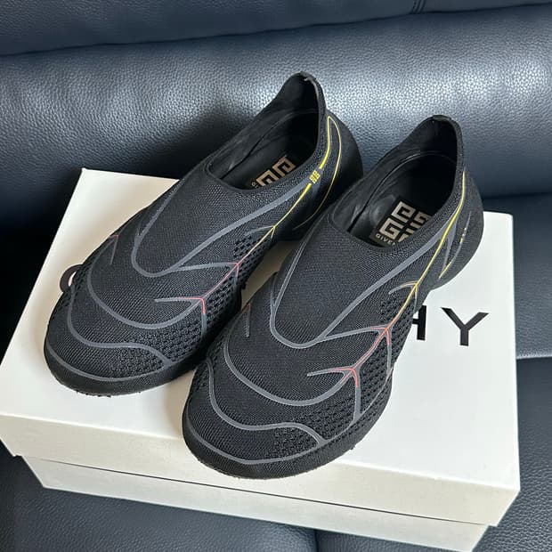 지방시 tk360 블랙 옐로우 41 사이즈