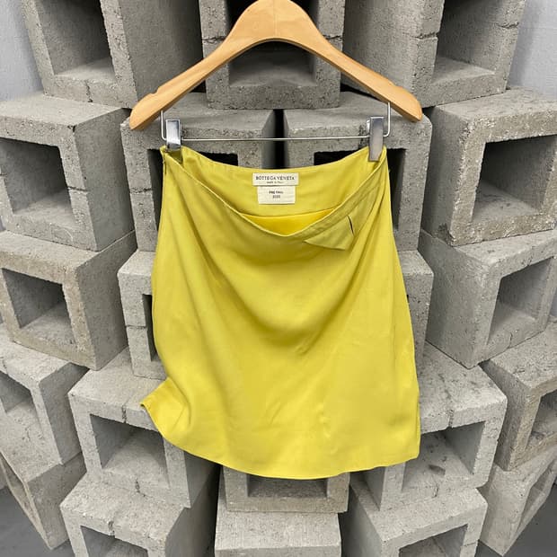 보테가 베네타 미니 스커트 언발란스 플랩 디테일 H라인 옐로우