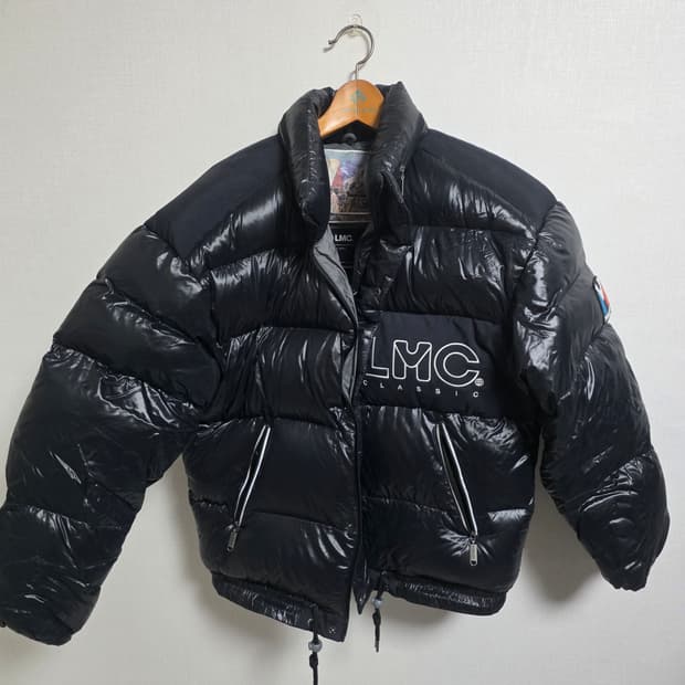 [M] LMC x 밀레 콜라보 광택 푸퍼 패딩 블랙 (1
