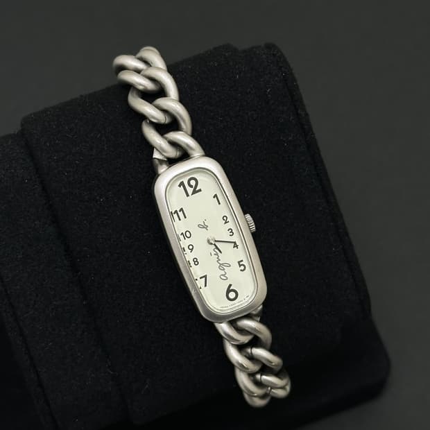  아네스베 오벌 쿼츠 시계