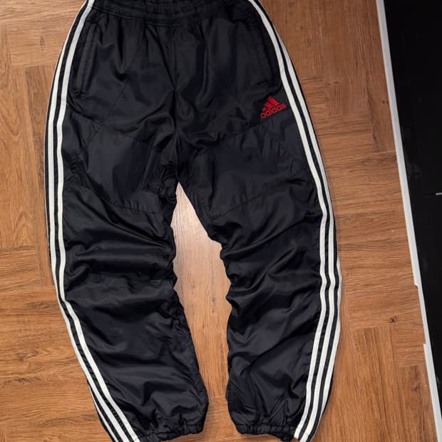 아디다스 레드로고 트랙팬츠