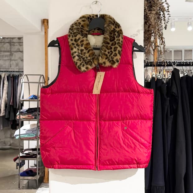 데님 앤 서플라이 레드 레오타드 퍼카라 패딩 베스트