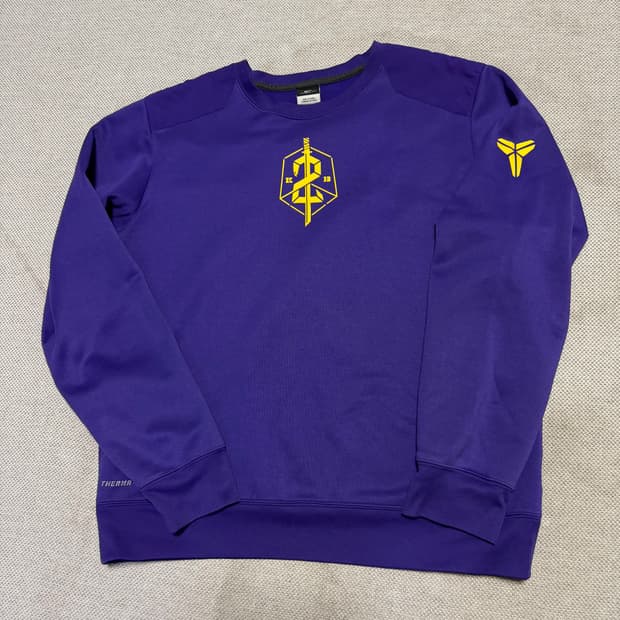 나이키 써마핏 코비 브라이언트 맨투맨