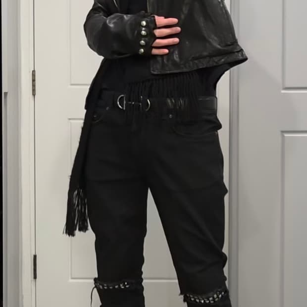 생로랑 무릎 절개 스터드진 구해봅니다