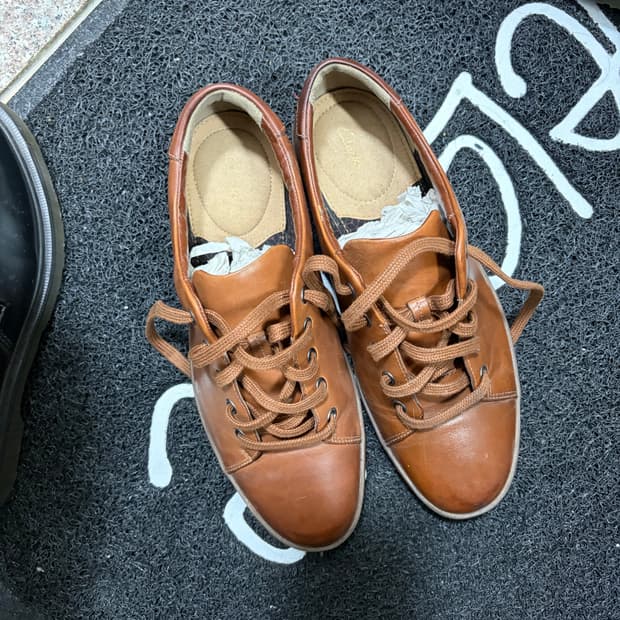 클락스 브라운 가죽스니커즈 uk8