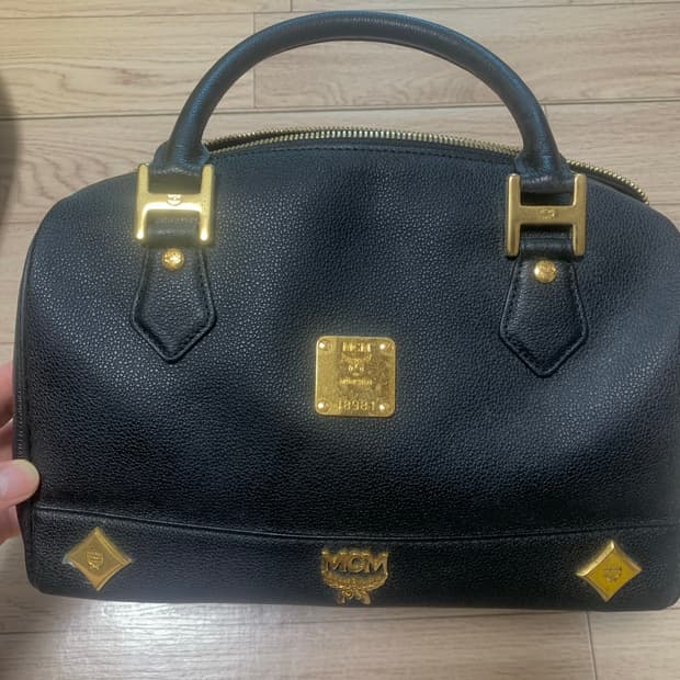 MCM 블랙 가죽 보스턴백 새상품