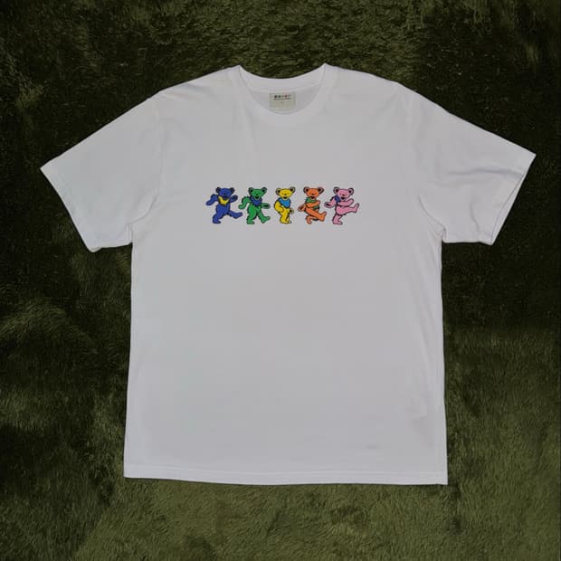 [L] 디스이즈네버댓 x 그레이트풀 데드 댄싱 베어 티셔츠 화이트