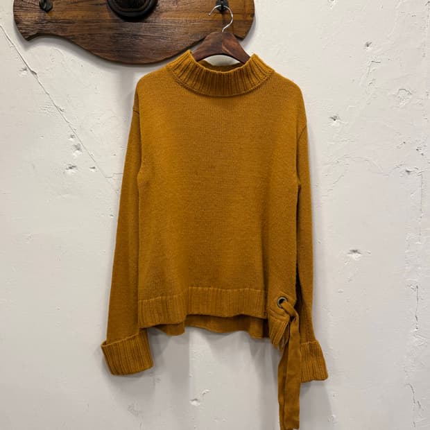 55) BEAMS HEART Side-Tie Knit Sweater