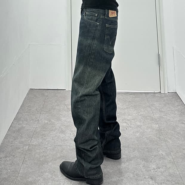 Levi’s 514 fade lines denim jeans