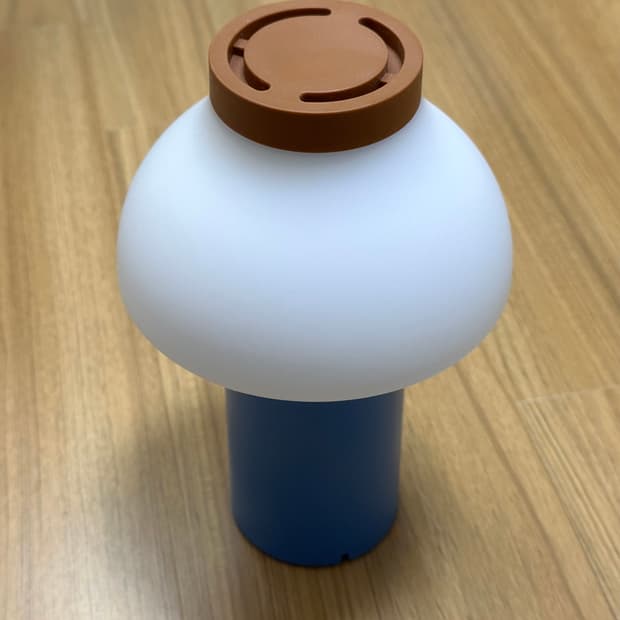 hay 조명 블루브라운