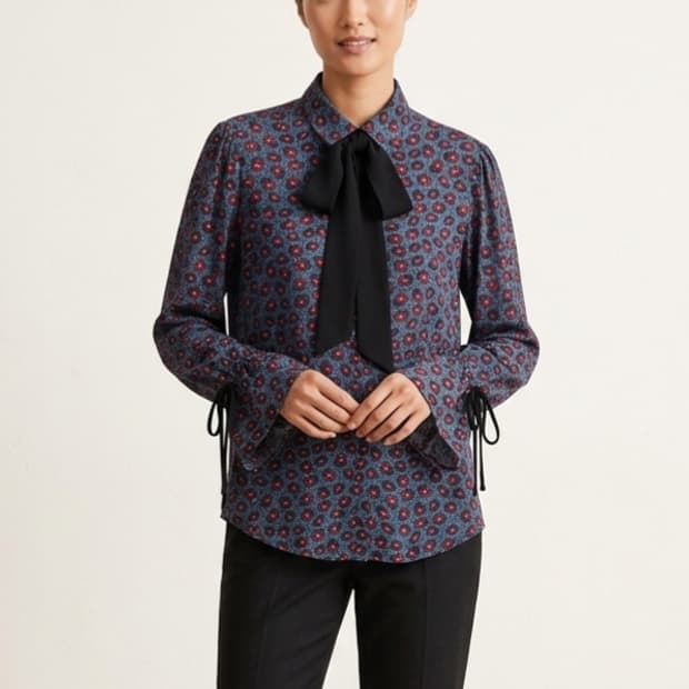 [55]망고 셔츠형 리본 블라우스 (새상품)