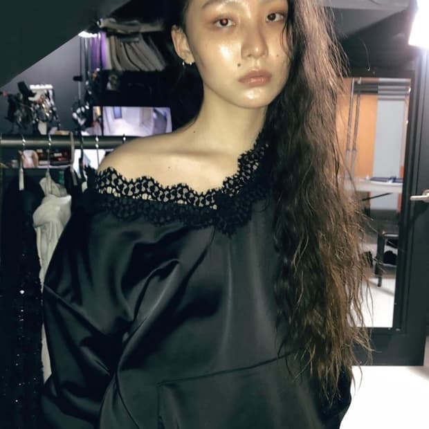 김미더영 레이스 패디드탑
