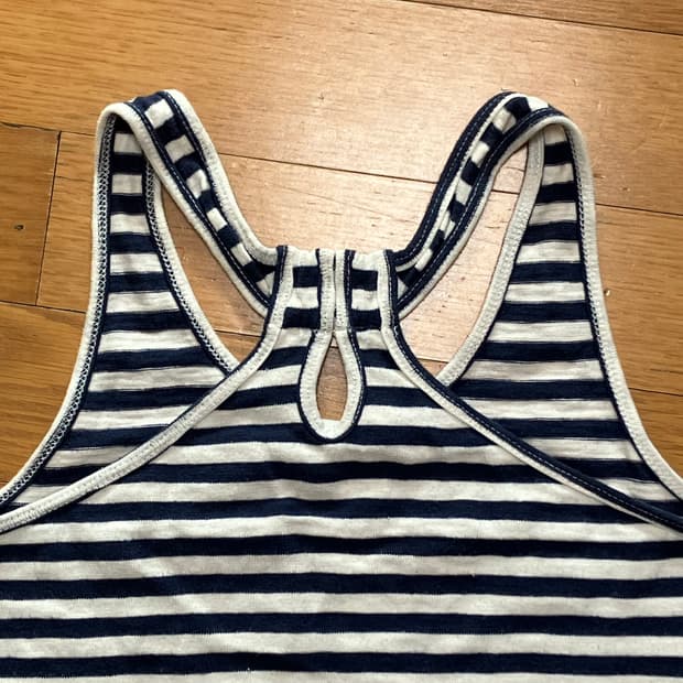 스트라이프 백 디테일 홀터넥 나시