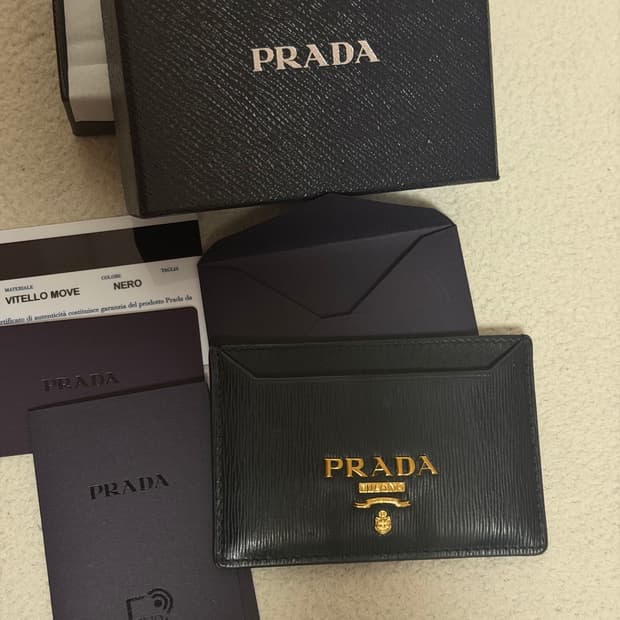 프라다 비텔로 무브 카드지갑