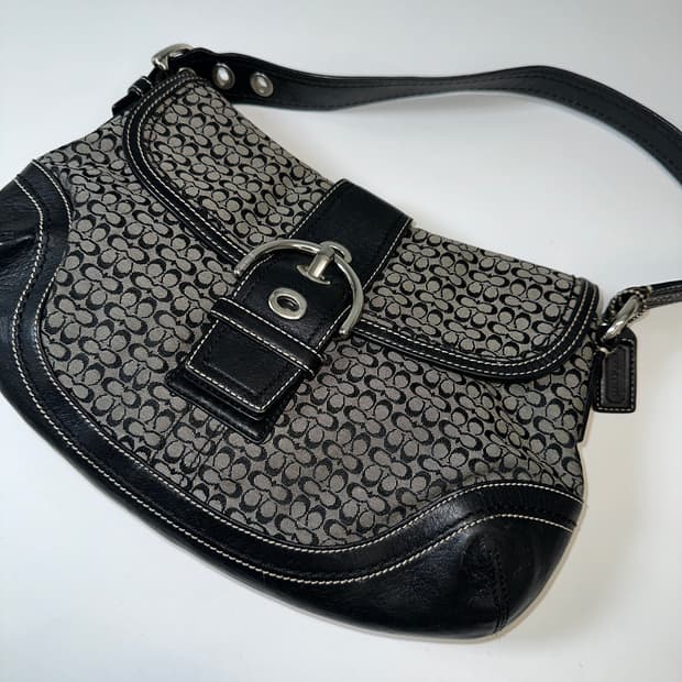 코치 버클 숄더백