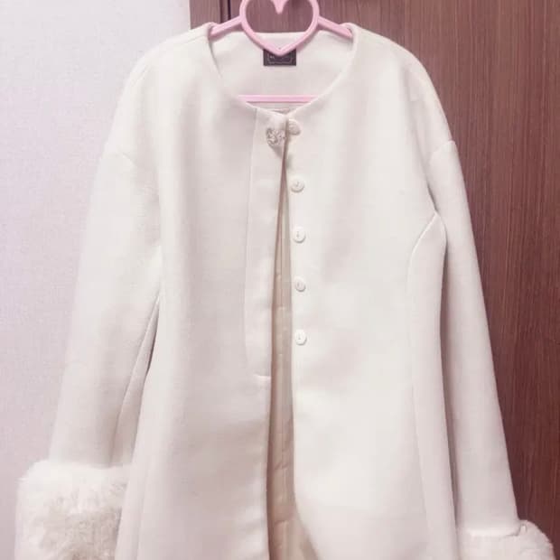 Evelyn 에블린 하트 챰 브로치 겨울 코트