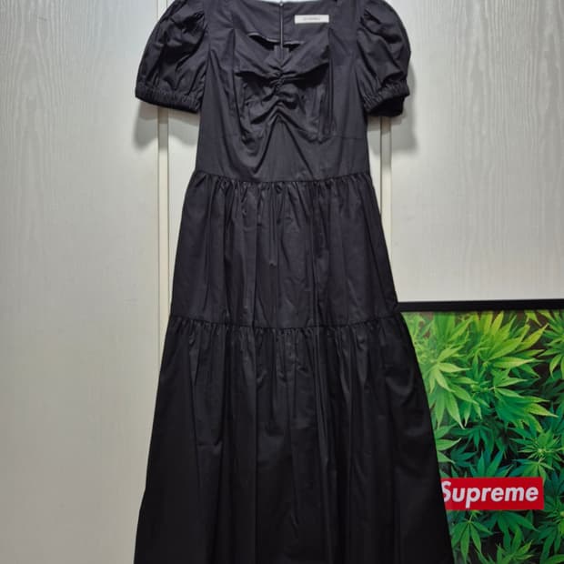 (세일)(새상품)아웃쉘 퍼프소매 캉캉 롱 원피스 블랙