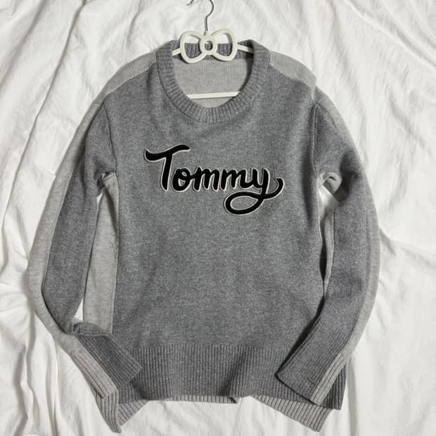 타미 그레이 니트