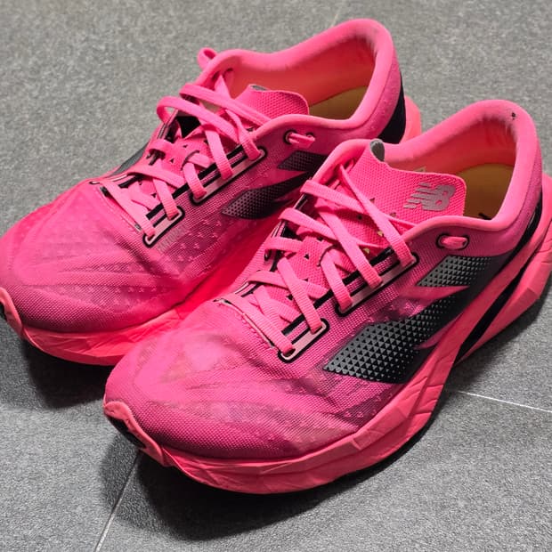 뉴발란스 퓨어셀 레벨  v4 러닝화 260사이즈