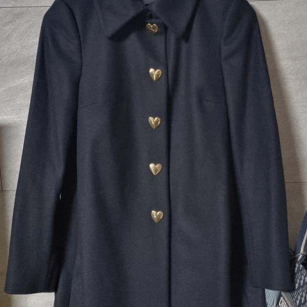 정품) 모스키노  블랙  하트금장 코트 