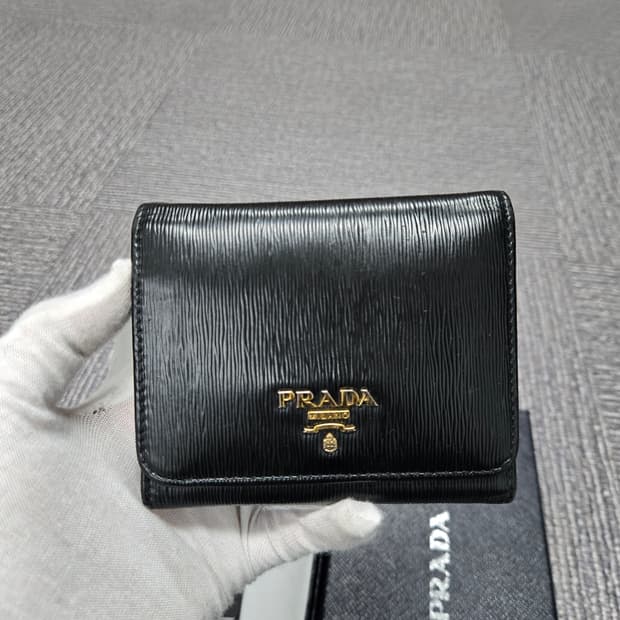 [특가][정품] 프라다 사피아노 삼단 중지갑