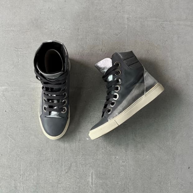 라프시몬스 콘트라스트 하이탑