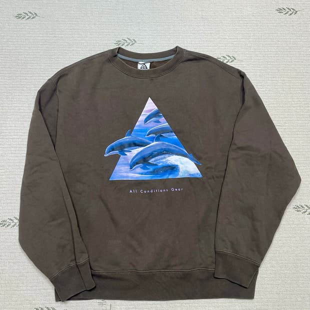 [L] NIKE ACG 돌핀 프린트 맨투맨  브라운