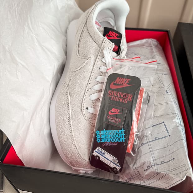 나이키 x기묘한 이야기 테일윈드 79 stranger things