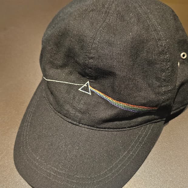 언더커버 핑크 플로이드 캡